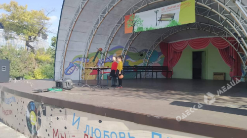 В парке Шевченко проходит праздничный концерт ко Дню защитника Украины (фото)