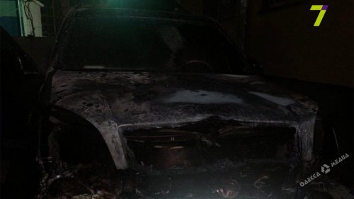 Ночью в Одессе сгорел ещё один автомобиль (фото)