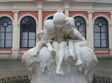 На Театральной площади Одессы омолодят «Молодость» и размножат лягушек