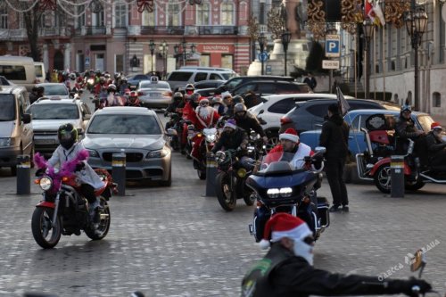 По Одессе на мотоциклах колесили Санта Клаусы (фоторепортаж)