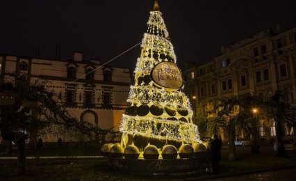 В центре Одессы появилась ещё одна яркая елка (фото)