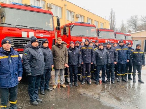 Спасателям из Одессы передали современные пожарные машины (фото)