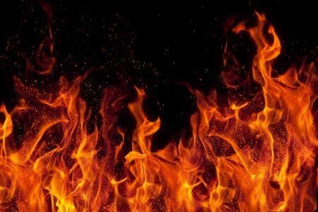 Спасли от огня два жилых дома: под Одессой горел гараж