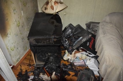 На Таирова чуть не сгорела квартира из-за закоротившего телевизора