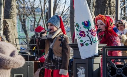 На Рождество в центре Одессы вышли поколядовать (фото)
