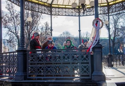 На Рождество в центре Одессы вышли поколядовать (фото)