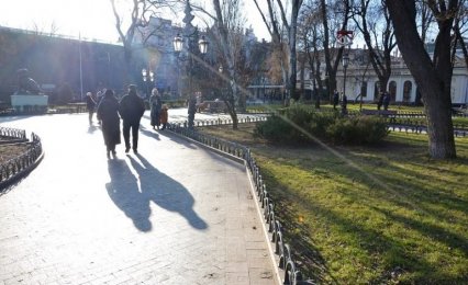 В центре Одессы пропадают скамейки (фото)