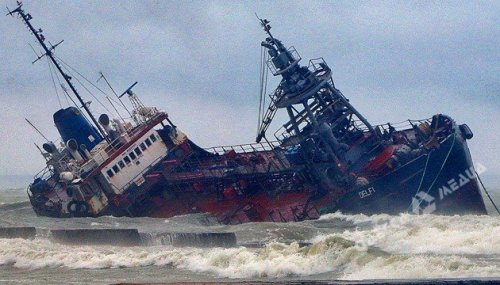 Судьбу затонувшего у одесского побережья танкера будут решать после 25 января