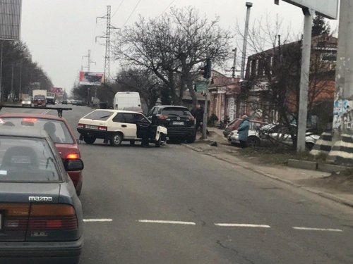 В Малиновском районе движение транспорта затруднено из-за ДТП