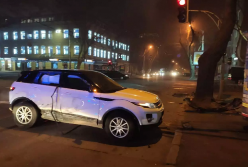 В центре Одессы столкнулись две иномарки: есть пострадавший
