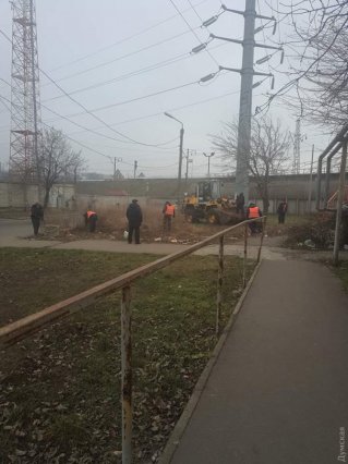 Одесский порт перекрыл улицу: люди жалуются на неудобства и зовут в гости директора на проверку