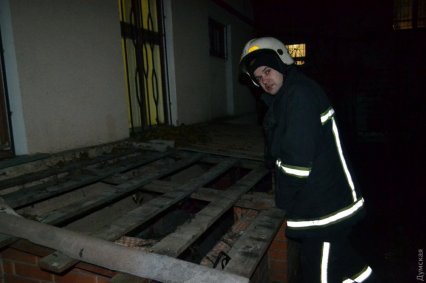 Возле одесского военного госпиталя горел подвал (фото, видео)