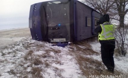 В Одесской области перевернулся рейсовый автобус с пассажирами: есть пострадавшие