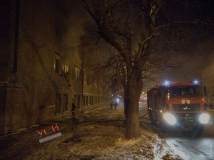 На Дальницкой загорелось заброшенное здание