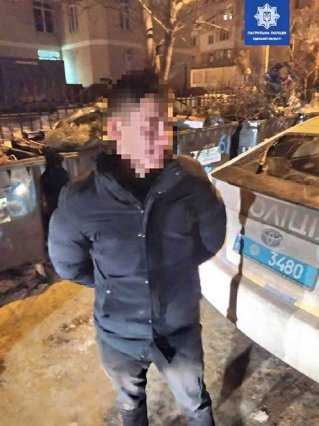 На поселке Котовского поймали похитителей автомобильных колес