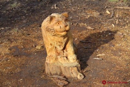 Одесский скульптор старые пни превращает в зверей (фото)