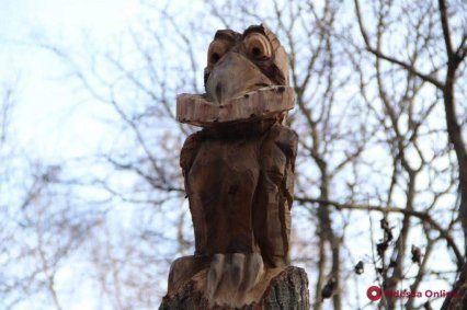 Одесский скульптор старые пни превращает в зверей (фото)
