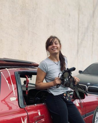 Молодая одесситка стала мастером ремонта автомобилей (видео)