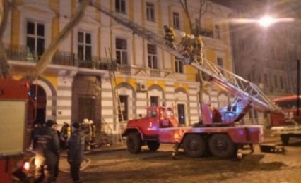 Одесса: из-за пожара на Пушкинской эвакуировали 9 жильцов дома