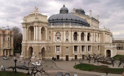 Одесский оперный театр отменил спектакли: как вернуть деньги за билеты