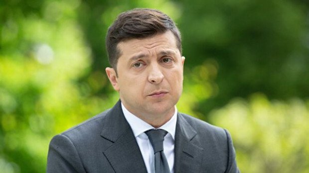 Резкое падение рейтинга Зеленского: впервые после выборов большинство украинцев не одобряют действия президента