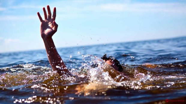 На одесском пляже утонул турист из Черновцов