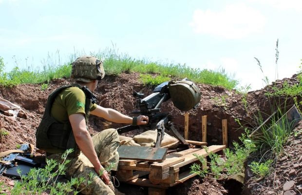 Эскалация на Донбассе: восемнадцать обстрелов, украинские воины уничтожили одного захватчика