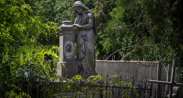 Не Пер-Лашез: главное кладбище Одессы уничтожают вандалы, коррупция и равнодушие