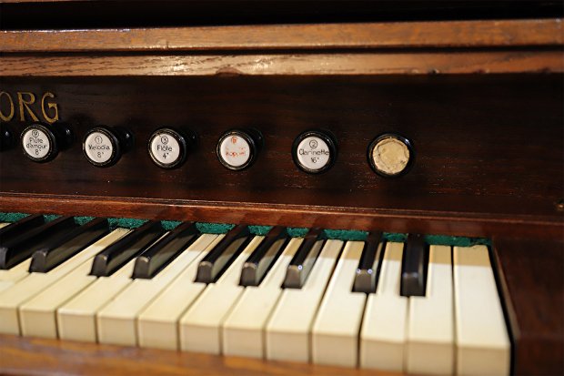 Самые интересные музыкальные инструменты Одессы: нарядный рояль Листа, молчаливая фисгармония, синема-орган, цитра и бассетгорн