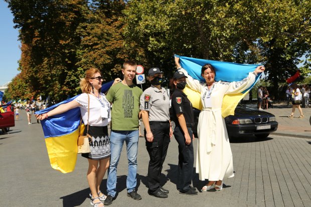 День независимости в Одессе: автопробег от Дюка и изгнание любителей России (фото, видео)