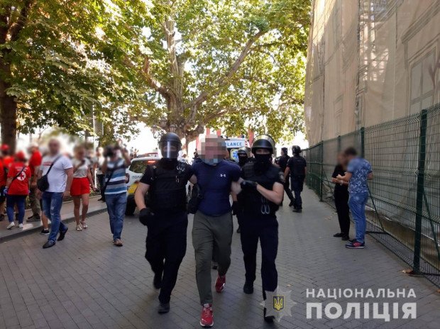 В результате драки между националистами и ЛГБТ-активистами задержаны 16 человек