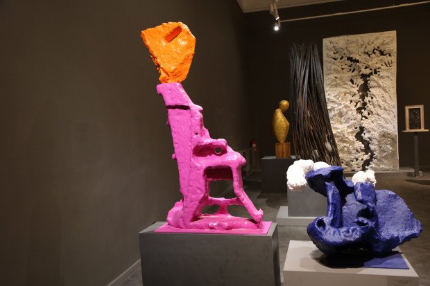 Выставка Ревы: известный одесский скульптор показал Апокалипсис из пластика, а мэр рассказал, что ждет дом Руссова