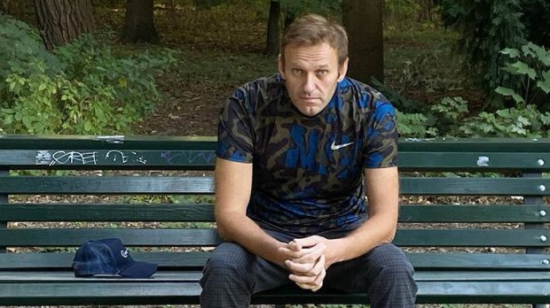 Пока Навальный был в коме, в России арестовали его счета и квартиру