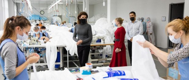 В Украине начали изготавливать высококачественные защитные костюмы для медиков