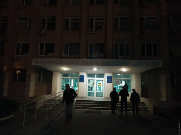 Выборы-2020: в Малиновском районе Одессы затягивают установление результатов из-за противоборства «слуг»