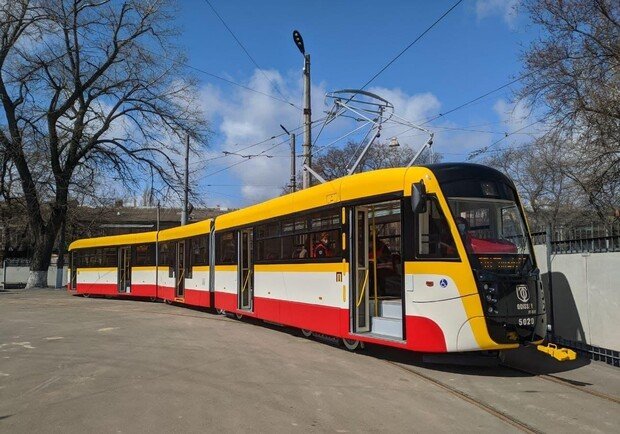 В Одессе запустили трамвай ХХL размера