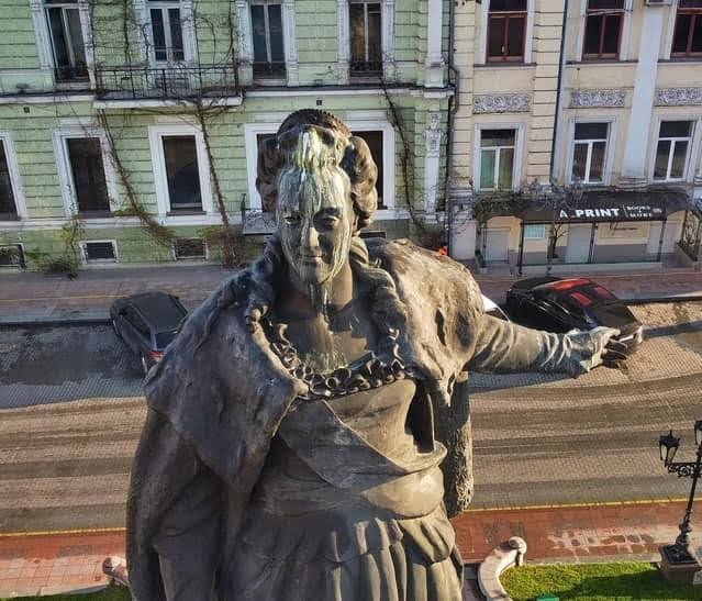 Зеленский попросил Одесскую мэрию рассмотреть демонтаж памятника Екатерине II