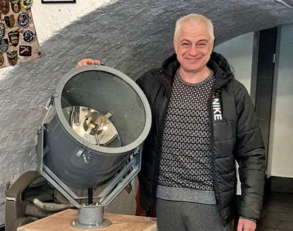 Одесские волонтеры закупили военным 21 зенитный прожектор для уничтожения “шахидов”