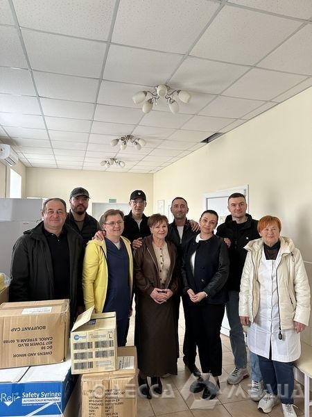 Команда Приморської районної організації ВО «Батьківщина» передала гуманітарну допомогу одній з лікарень на Одещині