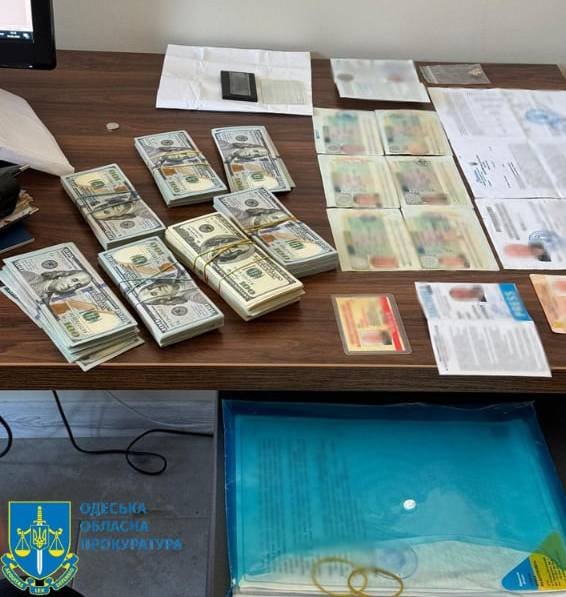 В Одесі затримали посадовців міграційної служби: заробляли на нелегальних мігрантах