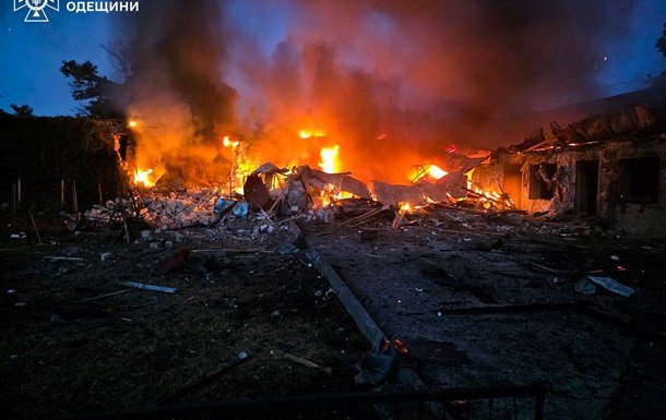 Удар по Одещині: горіли станція швидкої та будинки
