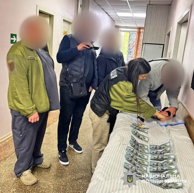 В Одесской области задержали военного врача за взятку в 2000 долларов