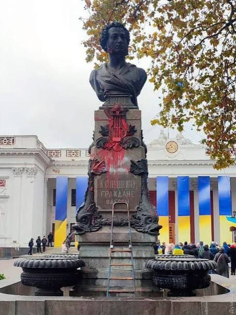 Активисты требуют снести памятник Пушкину в Одессе
