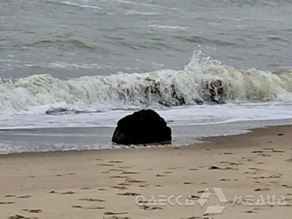 Морську міну хвилями винесло на один із пляжів Одещини