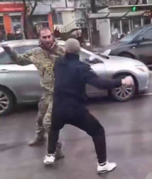 В Одессе толпа разгромила машину ТЦК и избила военнослужащих