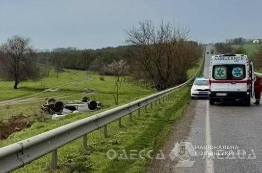 На трасі Одеса – Рені водій автомобіля Lexus злетів у кювет: двоє постраждалих